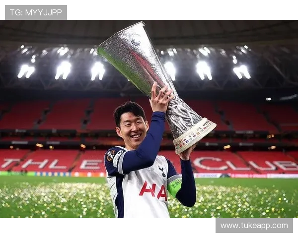 泪洒首尔!孙兴慜热刺告别战,父亲孙雄正现场见证儿子传奇谢幕 泪洒首尔!孙兴慜热刺告别战,父亲孙雄正现场见证儿子传奇谢幕